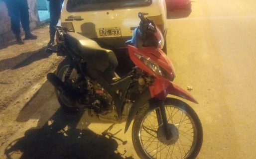 Le robaron la moto, vio a un menor de 16 años luciéndola por el barrio y pudo recuperarla