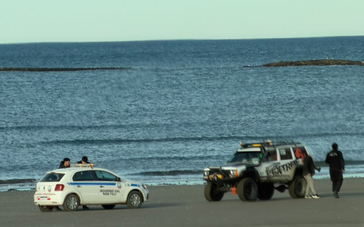 Entró con una Jeep a alta velocidad a la playa de Rada Tilly y terminó multado