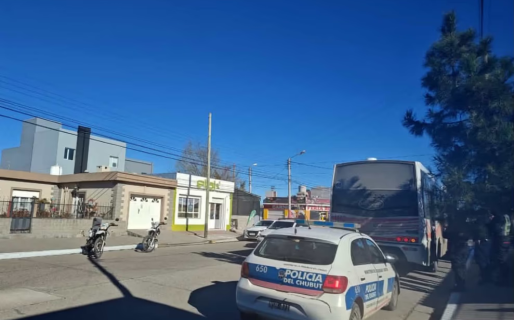 Por una mala maniobra: un nene cayó del asiento en un colectivo y tuvo que ser asistido
