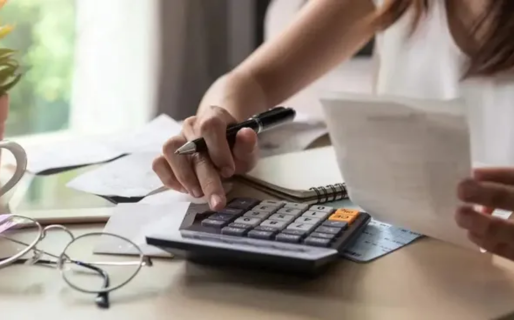 Por la crisis de ingresos y salarios, el 62% de los argentinos se endeudó para cubrir gastos básicos