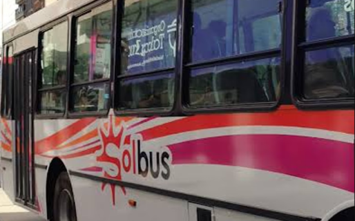 Un niño debió ser asistido tras caer de su asiento por un brusco salto del colectivo