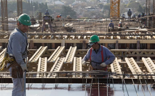 Las consultoras estiman que la economía cayó en el segundo trimestre de 2026, pero mejoró frente al mismo período del año pasado