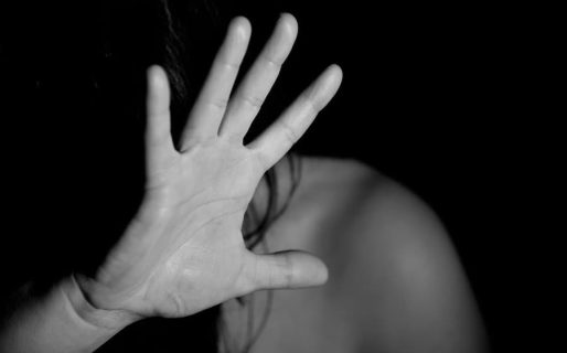 Un hombre agredió a su pareja, se hirió de gravedad en el abdomen y fue derivado a Comodoro