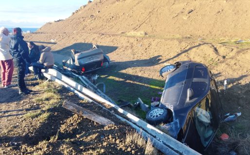 Dos vehículos protagonizaron un fuerte vuelco sobre Ruta 3: hay personas lesionadas