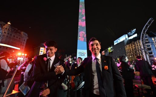 El Obelisco se iluminó con los paisajes de Chubut para el lanzamiento de la temporada turística