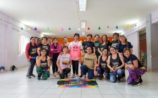 Ritmo y bienestar: la propuesta de Zumba que reúne a distintas generaciones