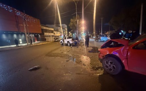 Fuerte choque en avenida Kennedy: un hombre fue trasladado al Hospital Regional