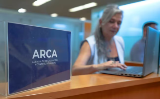 La recaudación tributaria subió 33,5% en agosto y se mantuvo en línea con la inflación