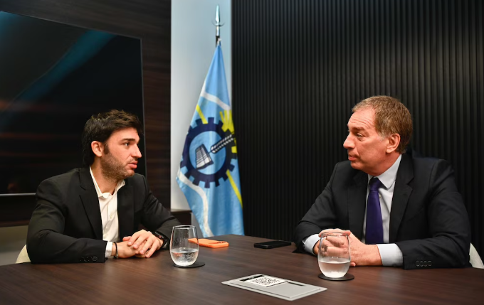 LLA analiza bajar a su candidato a gobernador en Chubut para acompañar la reelección de Torres