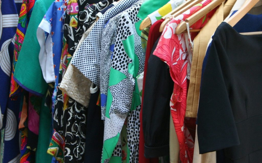 Organizan una feria de trueque: una propuesta para renovar ropa de hombre