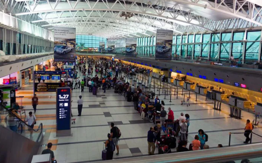 Boom de compras al exterior: los paquetes que llegan al aeropuerto de Ezeiza crecieron un 160% en un año