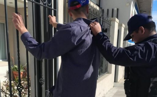 Estaba alterado, desafió a los policías y terminó demorado en plena vía pública