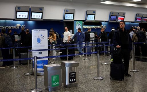 Paro en aeropuertos: el Gobierno intimó a ATE a que garantice el 75% de los servicios