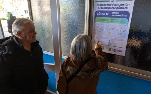 Los colectivos de Comodoro suman nueva cartelería con mapas y códigos QR