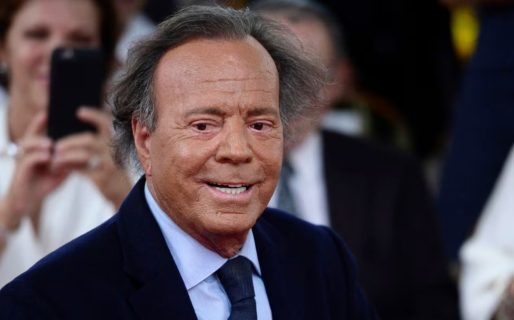 Julio Iglesias enfrenta nuevas acusaciones de explotación laboral y agresión sexual: los detalles