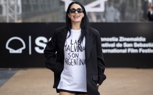 Lali Espósito lució una remera con la leyenda “Las Malvinas son argentinas” en el Festival de San Sebastián: la foto