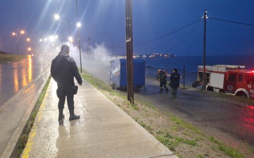 Un incendio destruyó un carrito de comidas en el sector costero de Km 4