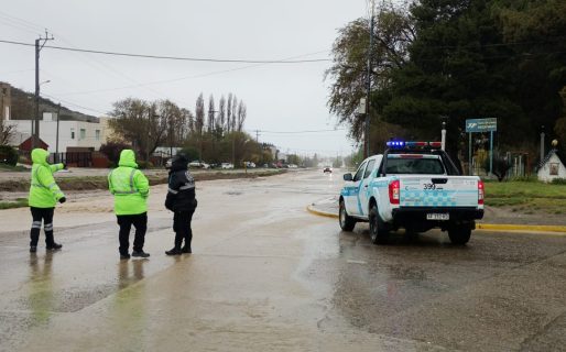 La acumulación de agua afecta el tránsito en la avenida Fray Luis Beltrán