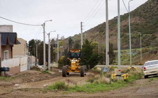 Refuerzan las tareas viales en distintos sectores de Comodoro ante el pronóstico de lluvias