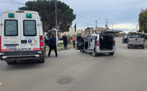 Dos vehículos chocaron y uno de los conductores resultó lesionado
