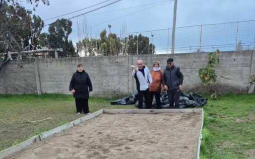 El Centro de Día Papa Francisco organiza prácticas de tejo para adultos mayores