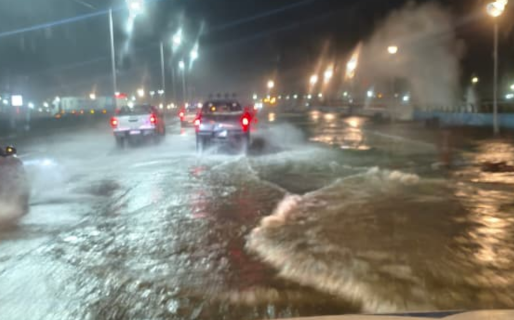 Defensa Civil realizó tareas preventivas por la marejada en la avenida Ducós