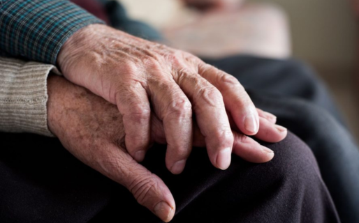 Realizarán un taller de autocuidado para familiares de personas con demencia
