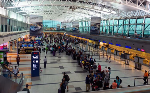 Boom de compras al exterior: los paquetes que llegan al aeropuerto de Ezeiza crecieron un 160% en un año