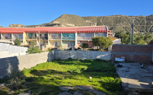 “Tenemos que volver a empezar”: vecinos de El Marquesado esperan avanzar con la reubicación de viviendas
