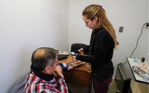 El CAPS Castelli recibe una nueva jornada de salud para adultos mayores