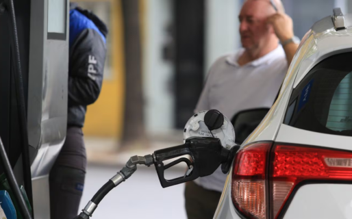 La venta de combustibles cayó por séptimo mes consecutivo y acumula una baja de 2,4% en lo que va del año