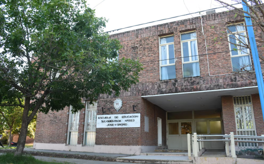Miedo en la escuela del tiroteo en Santa Fe: alumnos se asustaron por una explosión, se tiraron por una ventana y hay heridos