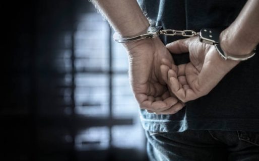 Lo atraparon con una cocina en una carretilla tras ingresar a una casa