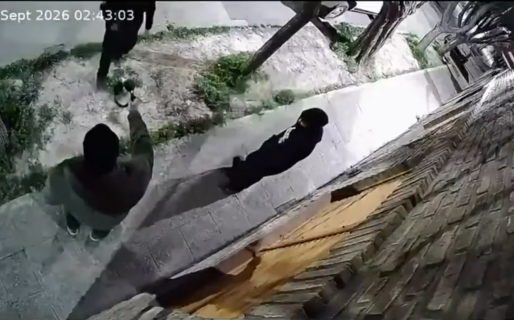 Dos ladrones le apuntaron en la cabeza a un hombre para robarle y se disculparon antes de escapar: «Perdón, nos hace falta»