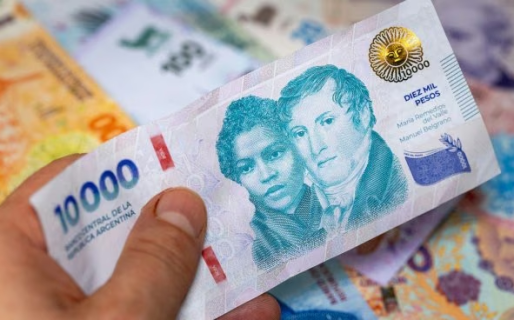 El salario real registrado en el sector privado tuvo leve mejora en julio, pero sigue 4% debajo del pico de la era Milei