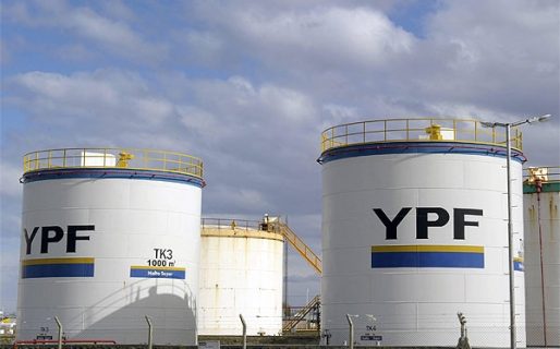 “Me voy y te dejo unos mangos”: Amparo ambiental para frenar la ‘fuga con impunidad’ de YPF en Chubut