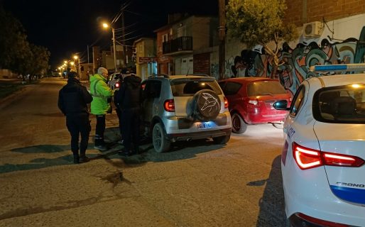 Conducía a alta velocidad y casi atropella a transeúntes: Terminó demorado