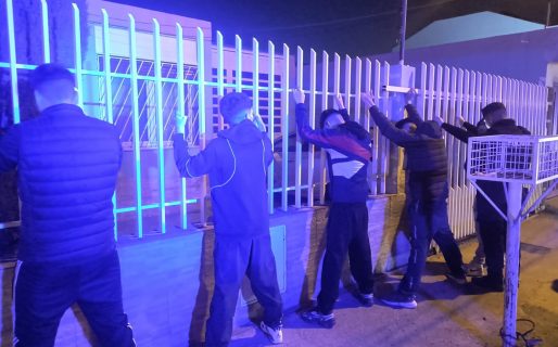 Dos grupos de menores se enfrentaron, hubo amenazas con armas y la policía secuestró un revólver