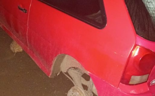 Hallan un auto robado en el barrio Máximo Abásolo: Lo desmantelaron antes de abandonarlo