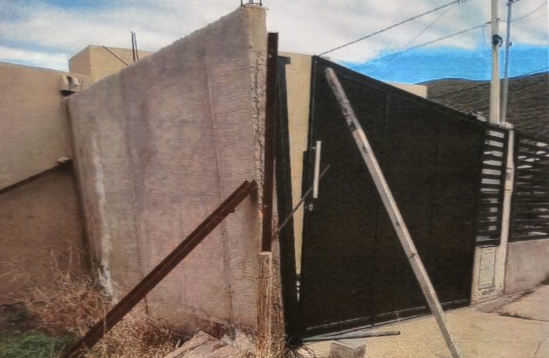 Vecinos del barrio ARA San Juan denunciaron que un niño termino con la clavícula rota “por la caída del cielorraso”