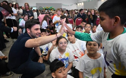 Nacho Torres se comprometió a construir un nuevo SUM para Fundación Crecer en su 40° aniversario