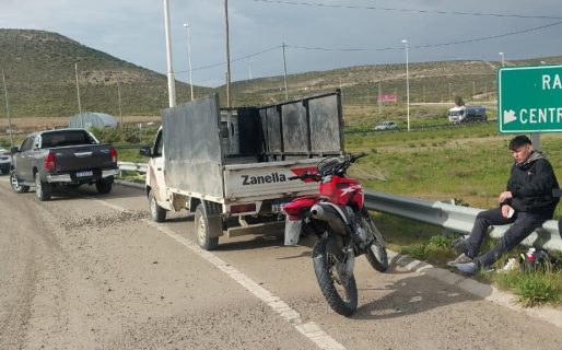 Choque entre un utilitario y una motocicleta en la rotonda de Rutas 3 y 26