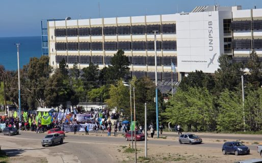 Masiva Marcha Federal Universitaria en Comodoro: “Tenemos que cumplir la Ley de Financiamiento”