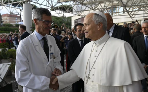 El cirujano del papa León XIV habló tras el alta: “No hay motivos para no realizar el viaje a Sudamérica”