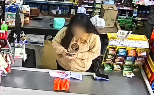 Denunciaron a una cajera de un supermercado por desviar hasta $400.000 diarios a un QR propio