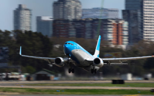 Llegaron al país un 15% más de turistas extranjeros en septiembre y cayeron los viajes de argentinos al exterior