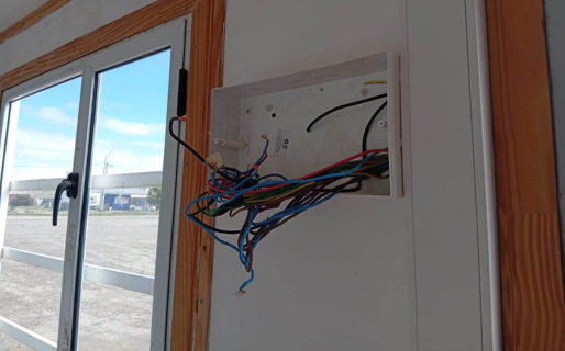 Preocupación e indignación en Caleta Córdova por un robo en un tráiler de uso comunitario