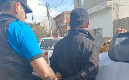 Lo descubrieron robando una rueda en un domicilio y cayó detenido