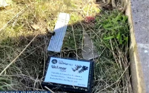 Imágenes de la televisión chilena muestran actos de vandalismo contra homenajes argentinos en el cementerio de las Malvinas