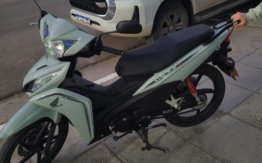Le robaron la moto a plena luz del día en el barrio Juan XXIII y buscan a dos sospechosos